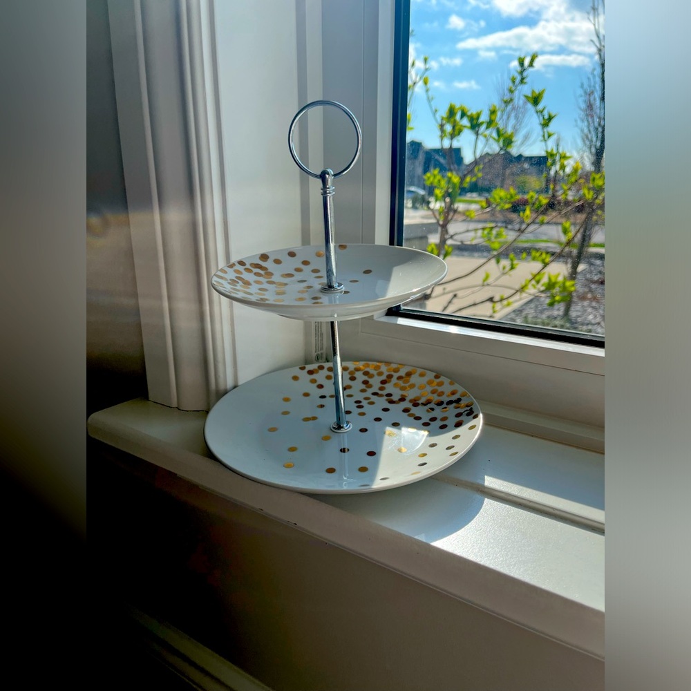 2 tiered serving tray